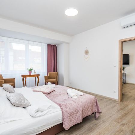 Perla Hradce 302 Διαμέρισμα Χράντεκ Κράλοβε Εξωτερικό φωτογραφία