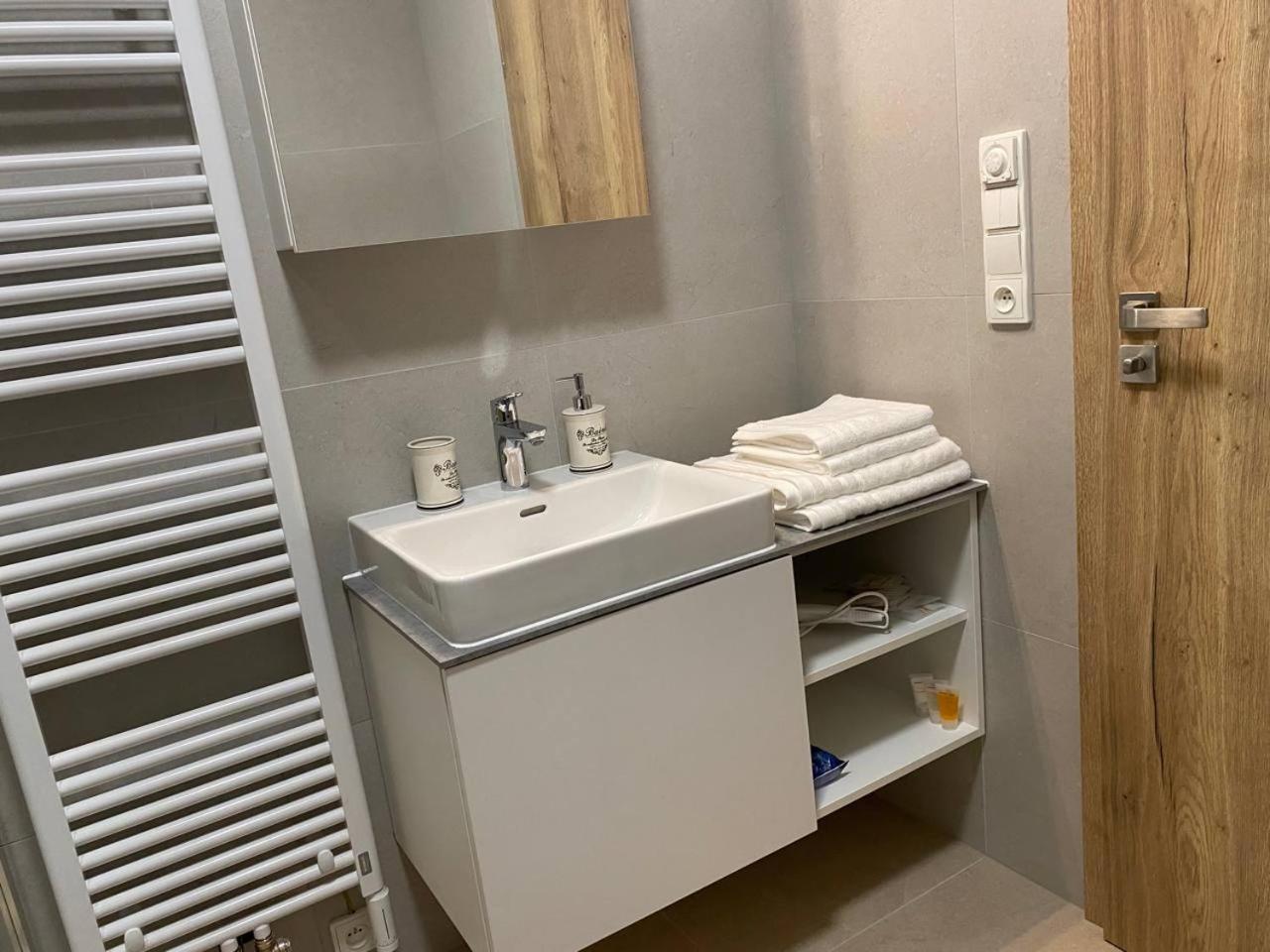 Perla Hradce 302 Διαμέρισμα Χράντεκ Κράλοβε Εξωτερικό φωτογραφία